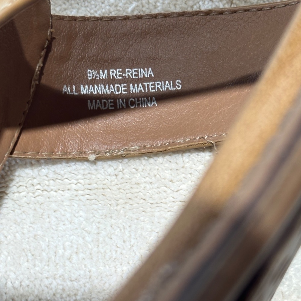 Relativity Sandals 9 1/2 - Picture 3 of 5